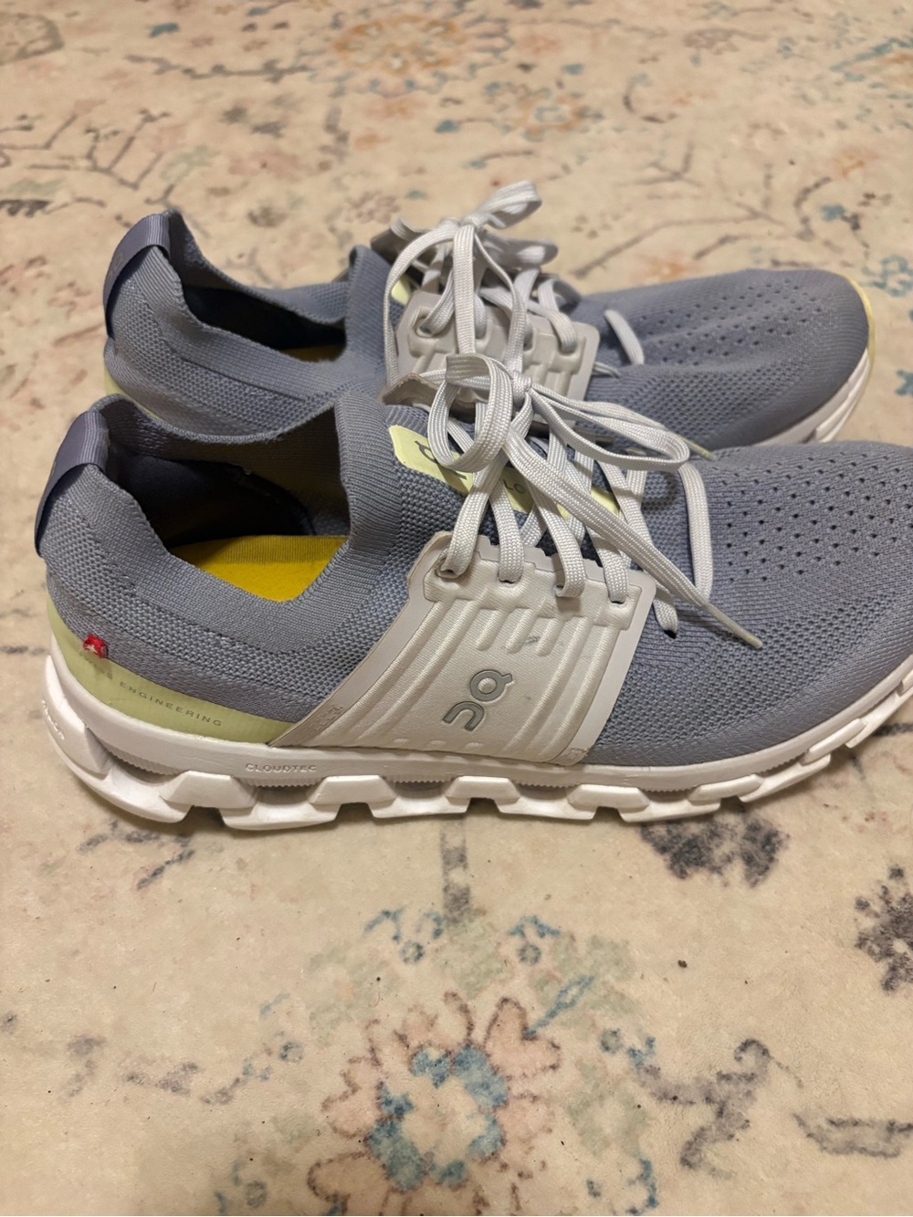On Cloud. Cloudswift 3 Sneakers. Size W9. Great condition!